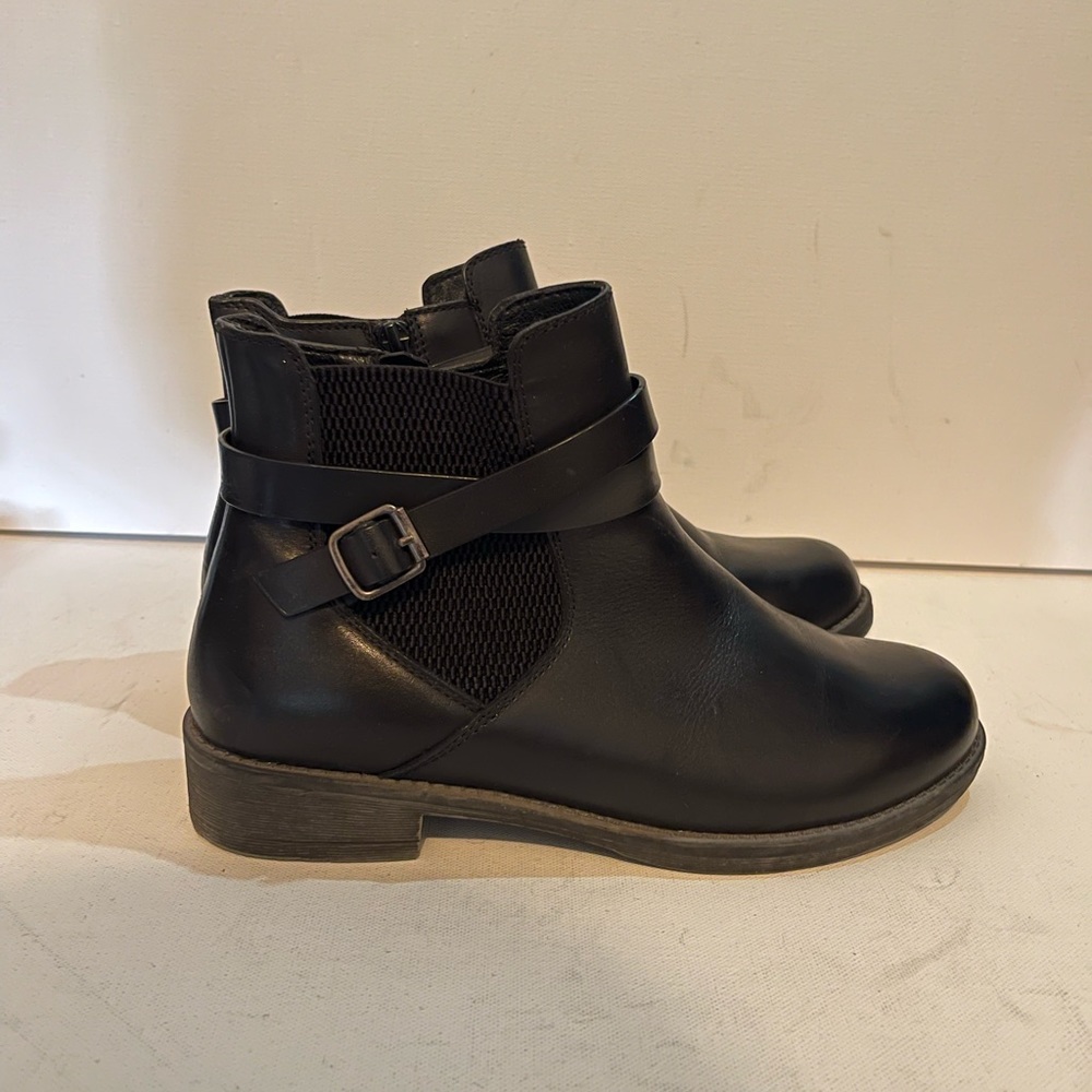 Propet Women's Tatum Ankle Bootie size zip Leather Black size 7 1/2